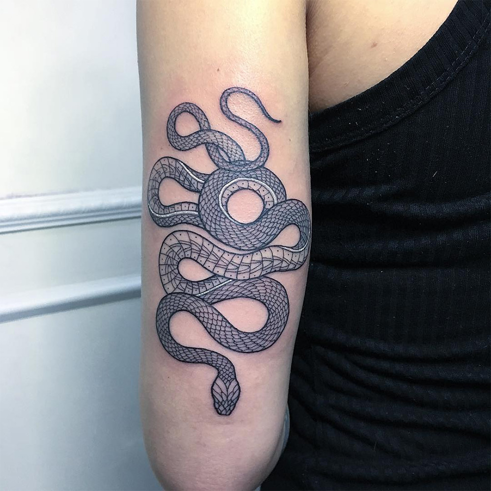 Les tatouages de serpents noirs et blancs de Mirko Sata de nouveaux tatouages de serpents par Mirko Sata 5 de-nouveaux-tatouages-de-serpents-par-Mirko-Sata-5