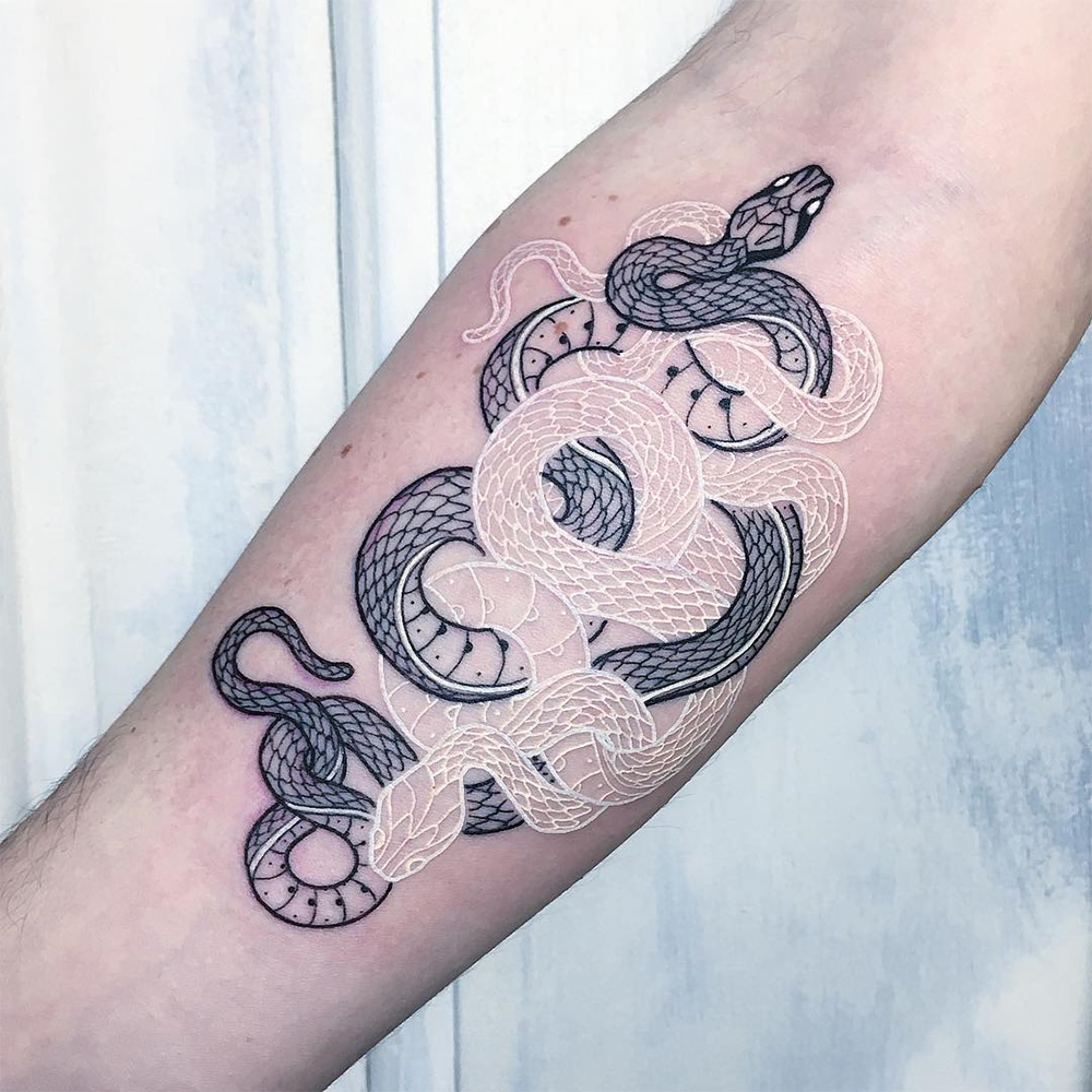 Les tatouages de serpents noirs et blancs de Mirko Sata de nouveaux tatouages de serpents par Mirko Sata 8 de-nouveaux-tatouages-de-serpents-par-Mirko-Sata-8