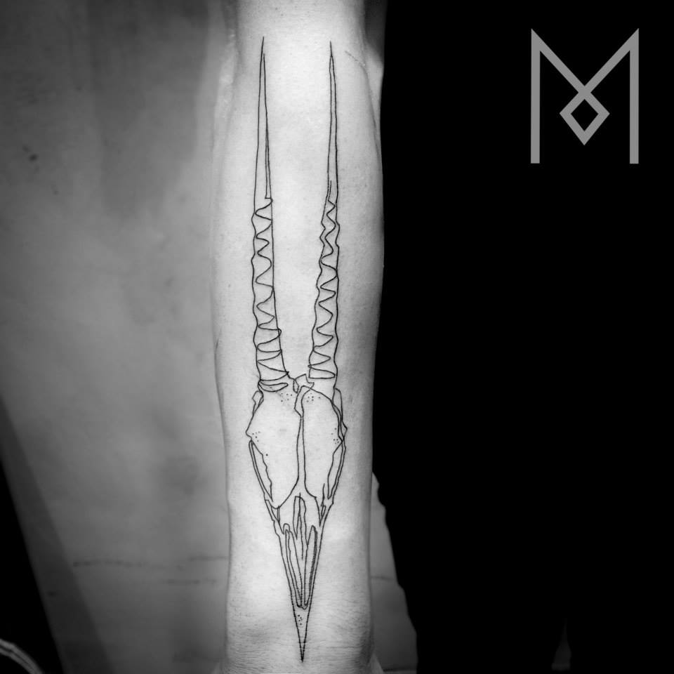 Les tatouages minimalistes linéaires de Mo Ganji tatouages en lignes continues de Mo Ganji 11 tatouages-en-lignes-continues-de-Mo-Ganji-11