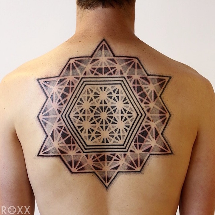Les tatouages géométriques de Roxx Les tatouages geometriques de Roxx 10 Les-tatouages-geometriques-de-Roxx-10
