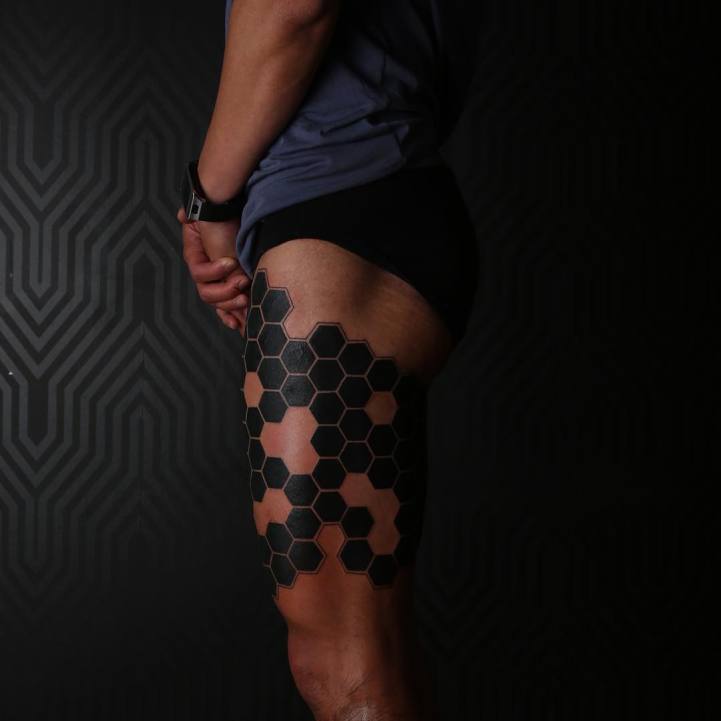 Les tatouages géométriques de Roxx Les tatouages geometriques de Roxx 5 Les-tatouages-geometriques-de-Roxx-5