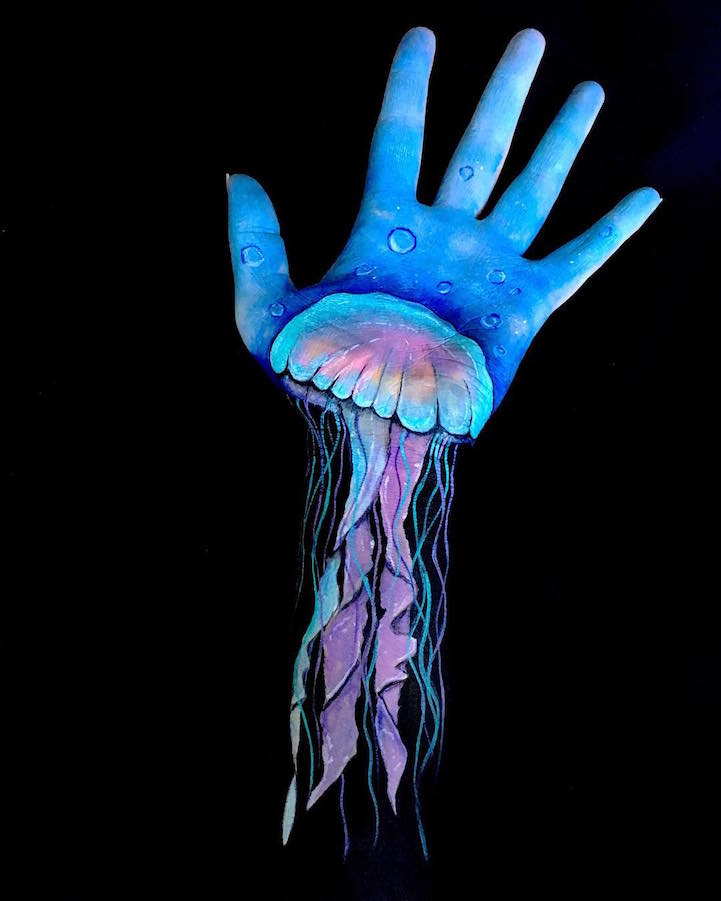 Du body-painting surréaliste sur les mains par Lisha Simpson du body painting surrealiste sur les mains par Lisha Simpson 3 du-body-painting-surrealiste-sur-les-mains-par-Lisha-Simpson-3