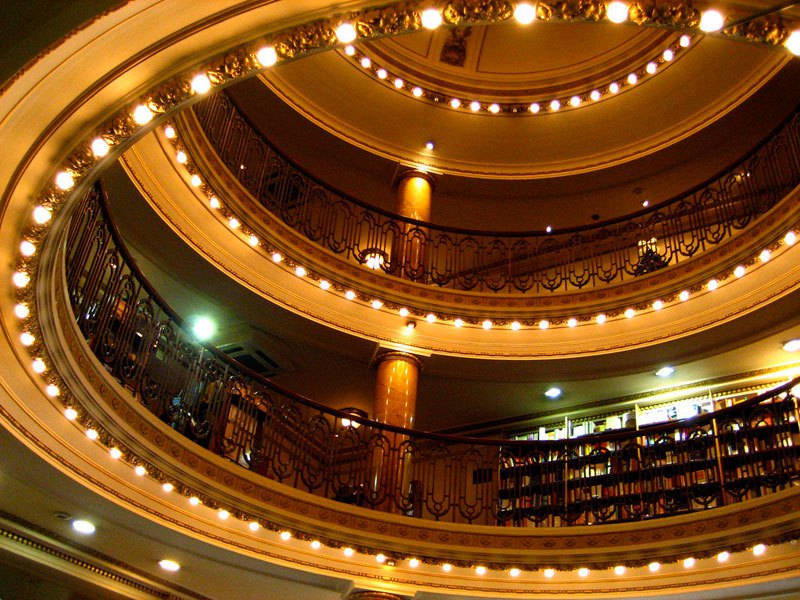 El Ateneo Grand Splendid, la reconversion d'un théâtre de 100 ans en librairie splendide La reconversion d un theatre de 100 ans en librairie splendide 7 La-reconversion-d-un-theatre-de-100-ans-en-librairie-splendide-7