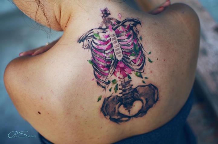 Les délicats tatouages de fleurs de Pis Saro Les delicats tatouages de fleurs de Pis Saro 10 Les-delicats-tatouages-de-fleurs-de-Pis-Saro-10