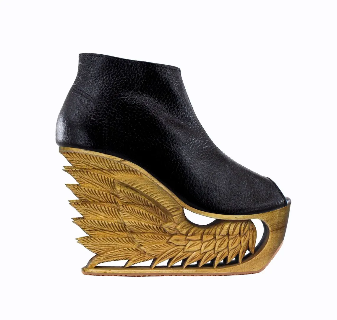 Des chaussures aux semelles de bois sculptées chaussures aux semelles de bois sculptees concues par LanVy Nguyen 10 chaussures-aux-semelles-de-bois-sculptees-conçues-par-LanVy-Nguyen-10