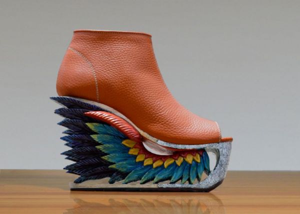 Des chaussures aux semelles de bois sculptées chaussures aux semelles de bois sculptees conçues par LanVy Nguyen 2 chaussures-aux-semelles-de-bois-sculptees-conçues-par-LanVy-Nguyen-2