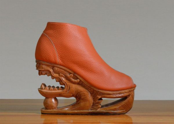 Des chaussures aux semelles de bois sculptées chaussures aux semelles de bois sculptees conçues par LanVy Nguyen 4 chaussures-aux-semelles-de-bois-sculptees-conçues-par-LanVy-Nguyen-4