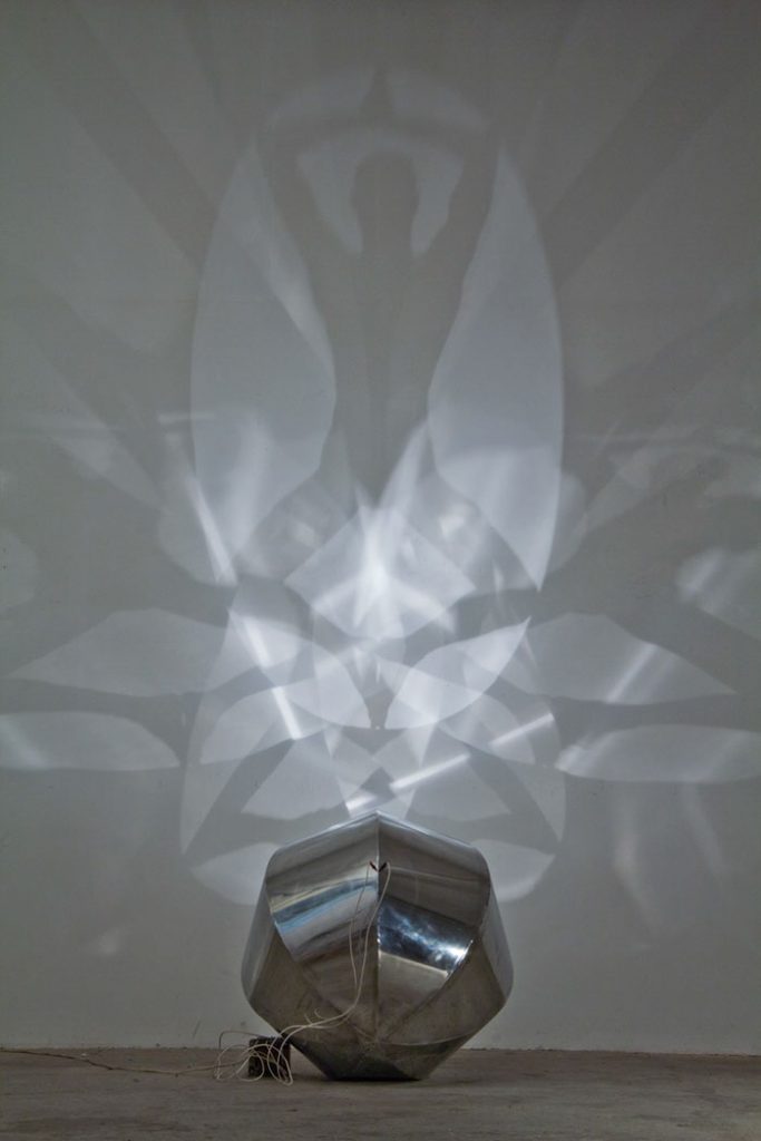 Les œuvres d'ombres et de lumières de Fabrizio Corneli le sculpteur d'ombres les oeuvres d ombres et de lumieres de Fabrizio Corneli sculpteur d ombres 8 les-oeuvres-d-ombres-et-de-lumieres-de-Fabrizio-Corneli-sculpteur-d-ombres-8