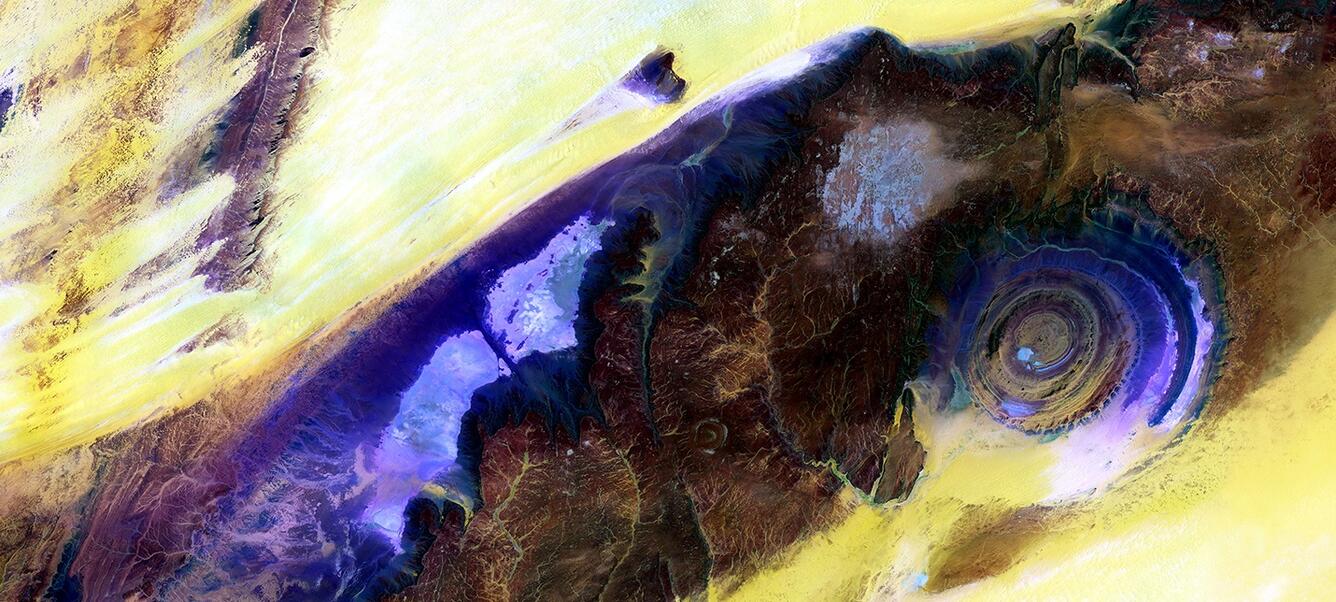 Vue satellite de l'œil du Sahara en Mauritanie Vue satellite de l'œil du Sahara et des anneaux de la structure de Richat en Mauritanie