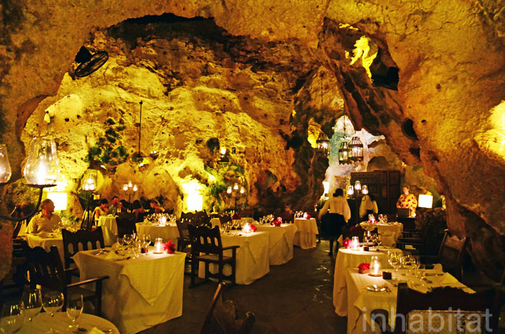 15 restaurants incroyables où il faudrait manger une fois au moins dans sa vie 15 restaurants incroyables 11 grotte kenya 1 15-restaurants-incroyables-11-grotte-kenya-1