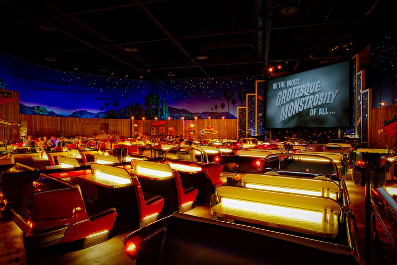 15 restaurants incroyables où il faudrait manger une fois au moins dans sa vie 15 restaurants incroyables 14 Sci fi Dine in Theater Restaurant 1 15-restaurants-incroyables-14-Sci-fi-Dine-in-Theater-Restaurant-1