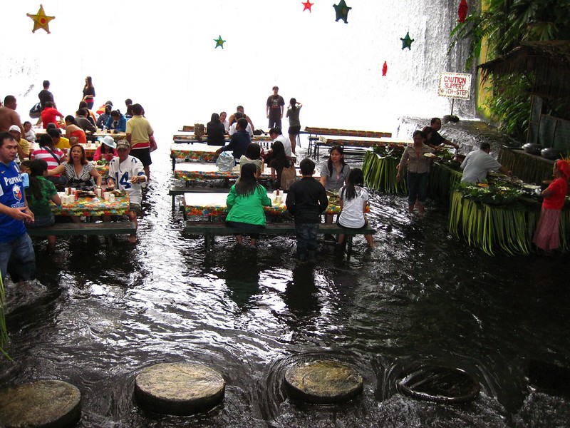 15 restaurants incroyables où il faudrait manger une fois au moins dans sa vie 15 restaurants incroyables 4 restaurant cascade labassin philippines 1 15-restaurants-incroyables-4-restaurant-cascade-labassin-philippines