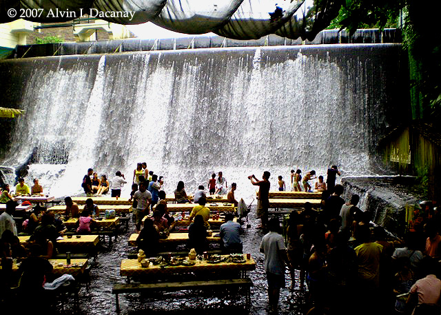 15 restaurants incroyables où il faudrait manger une fois au moins dans sa vie 15 restaurants incroyables 4 restaurant cascade labassin philippines 2 restaurants-incroyables-4-restaurant-cascade-labassin-philippine