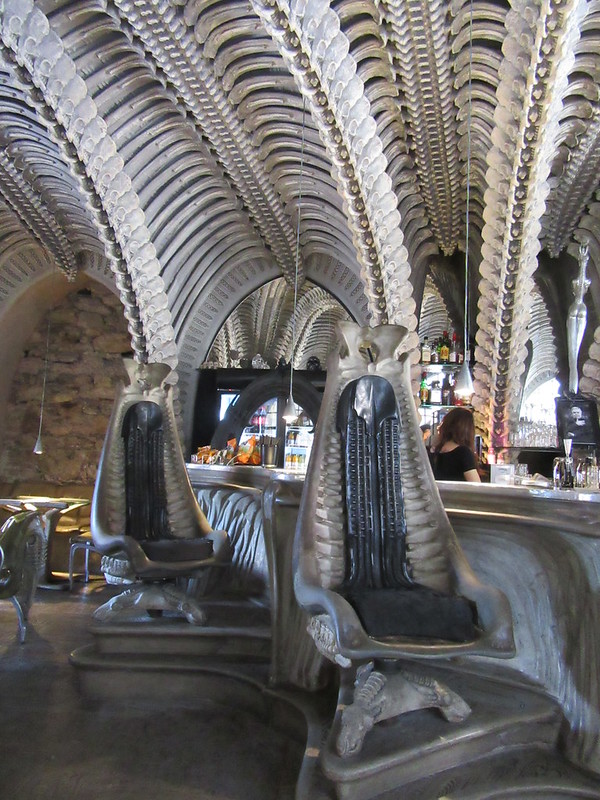 15 restaurants incroyables où il faudrait manger une fois au moins dans sa vie 15 restaurants incroyables 9 bar alien Hr Giger Museum Bar Gruyeres Suisse 2 15-restaurants-incroyables-9-bar-alien-Hr-Giger-Museum-Bar-Gruyeres-Suisse-2