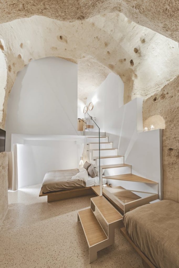 La transformation de grottes en appartements modernes par des architectes italiens La transformation de grottes en appartements modernes par des architectes italiens 11 la-transformation-de-grottes-en-appartements-modernes-par-des-architectes-italiens-11