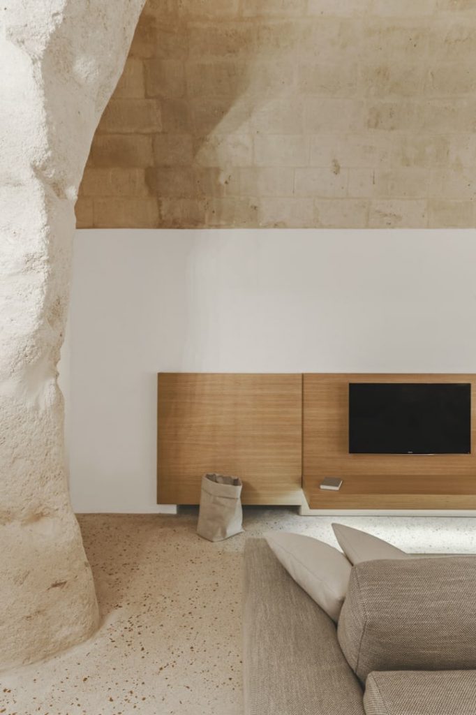 La transformation de grottes en appartements modernes par des architectes italiens La transformation de grottes en appartements modernes par des architectes italiens 12 la-transformation-de-grottes-en-appartements-modernes-par-des-architectes-italiens-12