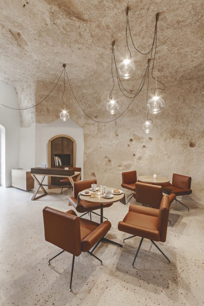 La transformation de grottes en appartements modernes par des architectes italiens La transformation de grottes en appartements modernes par des architectes italiens 3 la-transformation-de-grottes-en-appartements-modernes-par-des-architectes-italiens-3