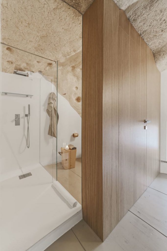 La transformation de grottes en appartements modernes par des architectes italiens La transformation de grottes en appartements modernes par des architectes italiens 8 la-transformation-de-grottes-en-appartements-modernes-par-des-architectes-italiens-8