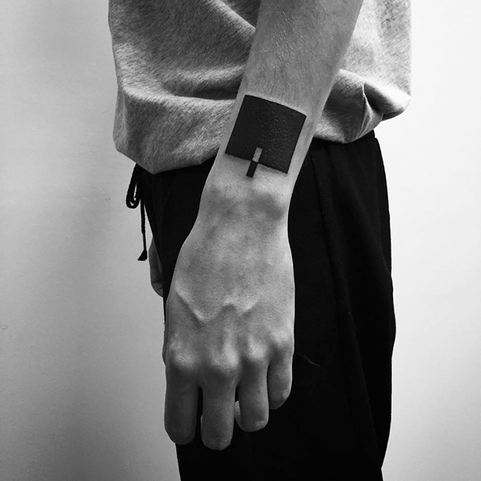 Les tatouages minimalistes de Stanislaw Wilczynski - digimatism Les tatouages minimalistes de Stanislaw Wilczynski digimatism 10 les-tatouages-minimalistes-de-stanislaw-wilczynski-digimatism-10