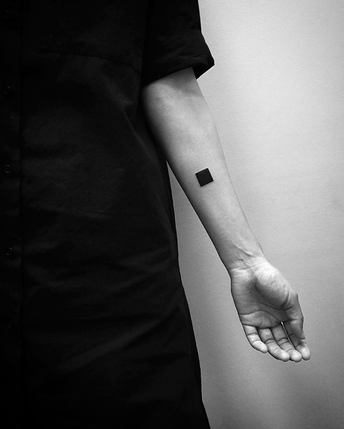 Les tatouages minimalistes de Stanislaw Wilczynski - digimatism Les tatouages minimalistes de Stanislaw Wilczynski digimatism 7 les-tatouages-minimalistes-de-stanislaw-wilczynski-digimatism-7