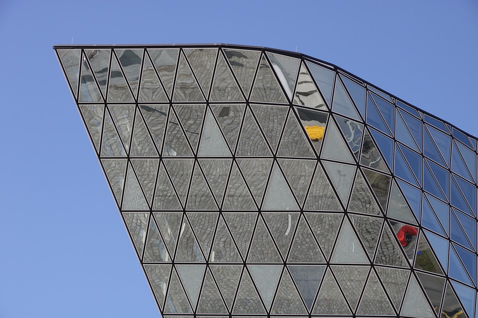 Le Havenhuis: une extension de bâtiment en forme de bateau de verre à Anvers Une extension de batiment en forme de bateau de verre a Anvers zaha hadid 5 Havenhuis Harbor Belgium Building Antwerp Office