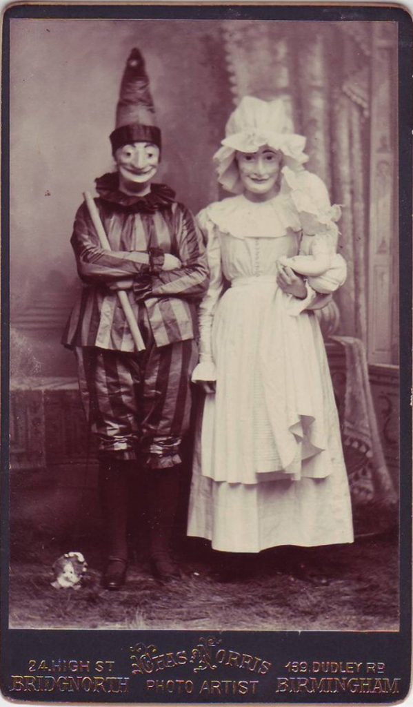 34 photos vintage de clowns horribles et terrifiants 34 photos vintage de clown horribles et terrifiants 13 34-photos-vintage-de-clown-horribles-et-terrifiants-13