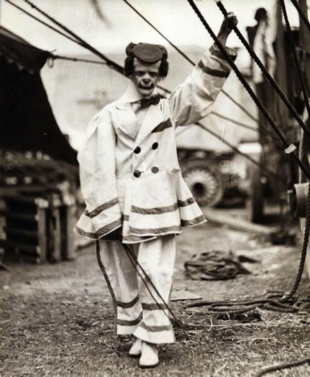 34 photos vintage de clowns horribles et terrifiants 34 photos vintage de clown horribles et terrifiants 19 34-photos-vintage-de-clown-horribles-et-terrifiants-19