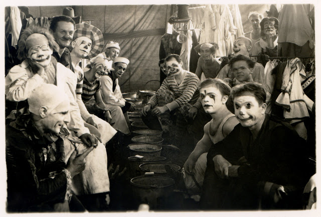 34 photos vintage de clowns horribles et terrifiants 34 photos vintage de clown horribles et terrifiants 21 34-photos-vintage-de-clown-horribles-et-terrifiants-21