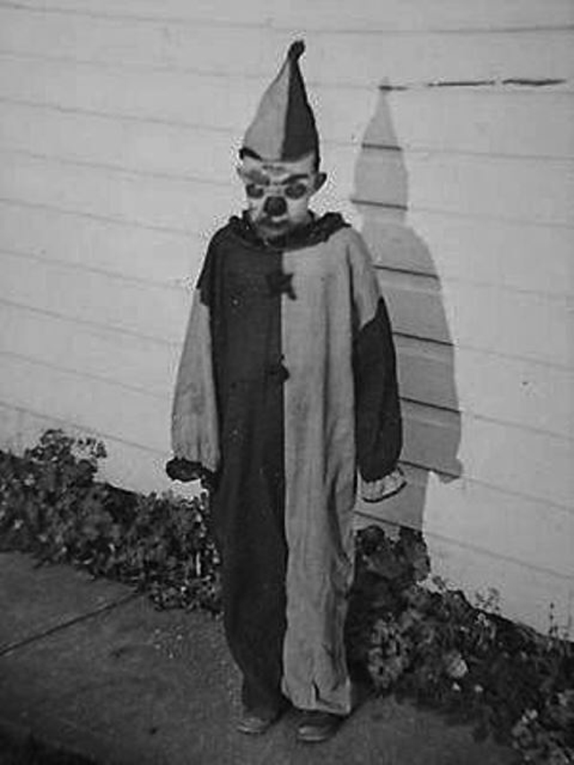 34 photos vintage de clowns horribles et terrifiants 34 photos vintage de clown horribles et terrifiants 7 34-photos-vintage-de-clowns-horribles-et-terrifiants-7