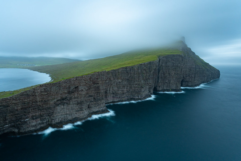 Une étonnante illusion d'optique naturelle avec ce lac qui semble être à plus de 100 mètres au dessus de l'océan une etonnante illusion d optique naturelle avec ce lac qui semble etre a plus de 100 metres au dessus de locean 2 une-etonnante-illusion-d-optique-naturelle-avec-ce-lac-qui-semble-etre-a-plus-de-100-metres-au-dessus-de-locean-2