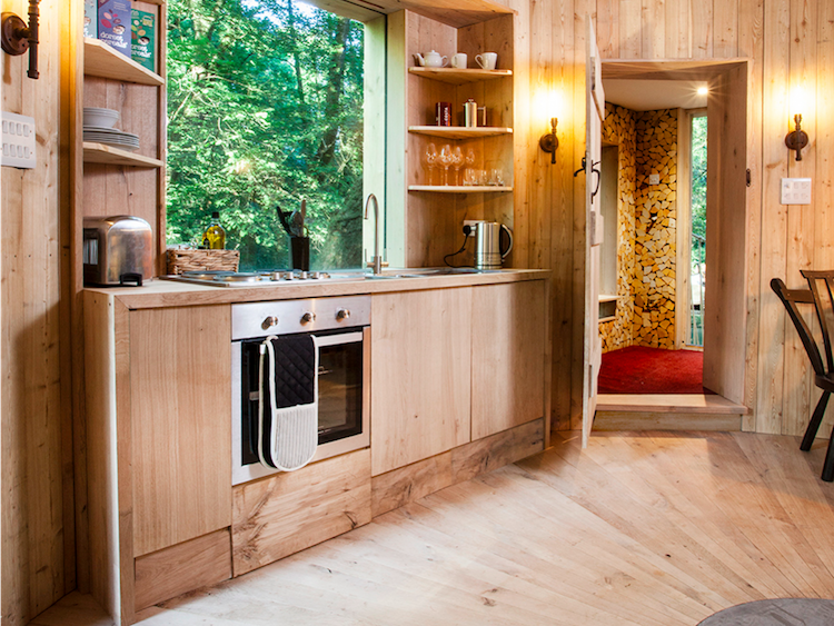 Une luxueuse cabane dans les arbres dans les bois de Dorset une luxueuse cabane dans les arbres dans les bois de Dorset 7 une-luxueuse-cabane-dans-les-arbres-dans-les-bois-de-dorset-7