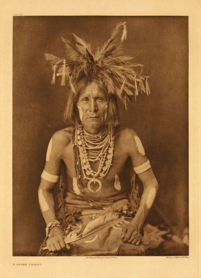 40 portraits d'amérindiens du début du 20ème siècle par Edward S. Curtis 40 portraits d amerindiens du debut du 20eme siecle par Edward S Curtis 12 40-portraits-d-amerindiens-du-debut-du-20eme-siecle-par-edward-s-curtis-12