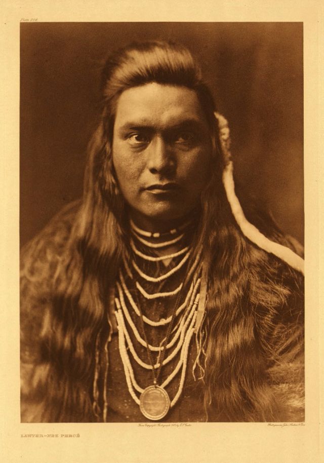 40 portraits d'amérindiens du début du 20ème siècle par Edward S. Curtis 40 portraits d amerindiens du debut du 20eme siecle par Edward S Curtis 13 40-portraits-d-amerindiens-du-debut-du-20eme-siecle-par-edward-s-curtis-13