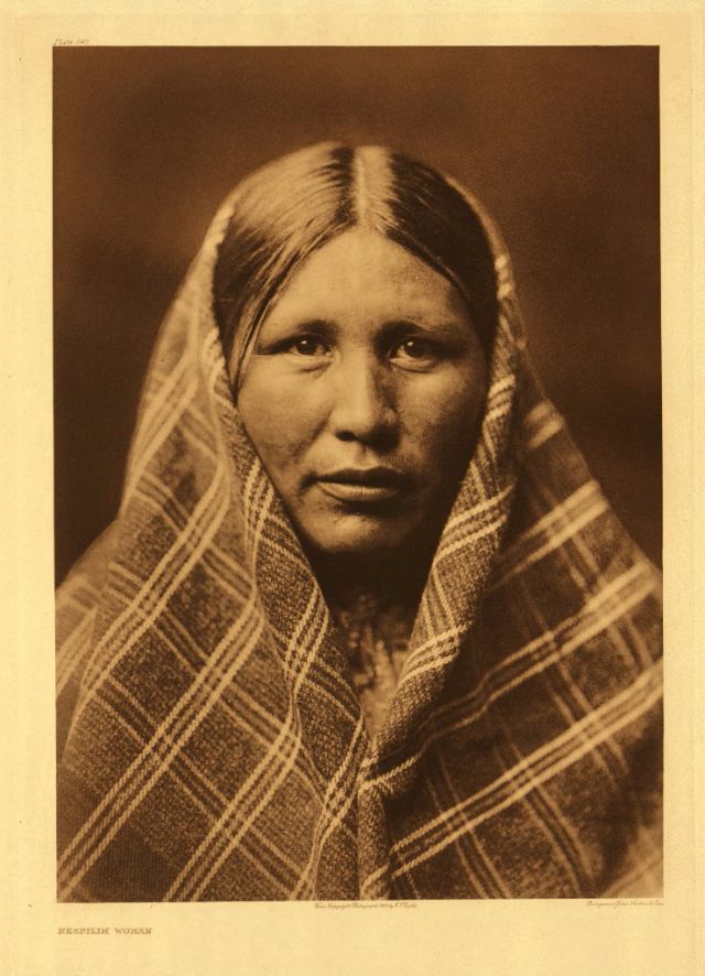 40 portraits d'amérindiens du début du 20ème siècle par Edward S. Curtis 40 portraits d amerindiens du debut du 20eme siecle par Edward S Curtis 14 40-portraits-d-amerindiens-du-debut-du-20eme-siecle-par-edward-s-curtis-14