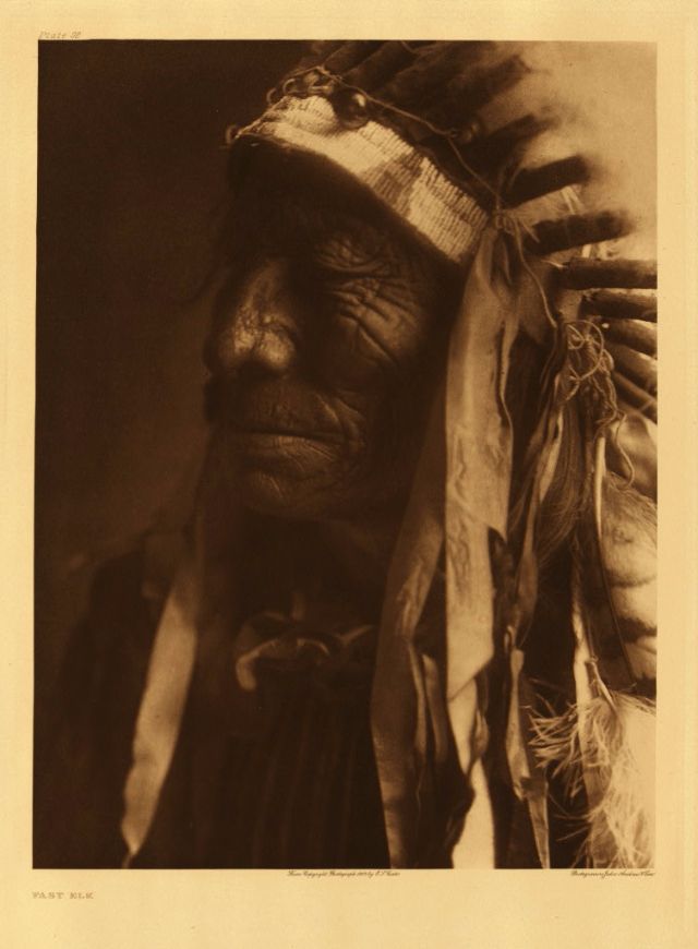 40 portraits d'amérindiens du début du 20ème siècle par Edward S. Curtis 40 portraits d amerindiens du debut du 20eme siecle par Edward S Curtis 32 40-portraits-d-amerindiens-du-debut-du-20eme-siecle-par-edward-s-curtis-32