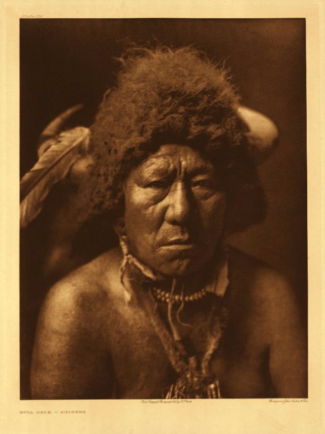 40 portraits d'amérindiens du début du 20ème siècle par Edward S. Curtis 40 portraits d amerindiens du debut du 20eme siecle par Edward S Curtis 33 40-portraits-d-amerindiens-du-debut-du-20eme-siecle-par-edward-s-curtis-33