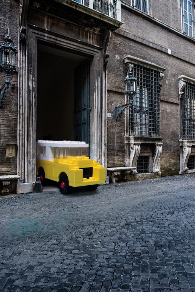 Quand des voitures Lego envahissent les rues de Rome Quand des voitures Lego envahissent les rues de Rome par Domenico Franco 4 quand-des-voitures-lego-envahissent-les-rues-de-rome-par-domenico-franco-4