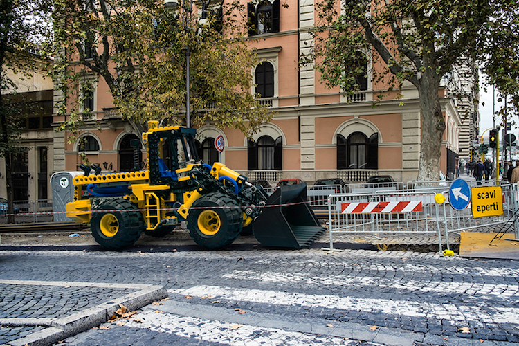 Quand des voitures Lego envahissent les rues de Rome Quand des voitures Lego envahissent les rues de Rome par Domenico Franco 5 quand-des-voitures-lego-envahissent-les-rues-de-rome-par-domenico-franco-5