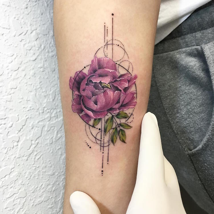 De nouveaux tatouages en vignettes circulaires de Eva Krdbk nouveaux tatouages en vignettes circulaires de Eva Krdbk 3 nouveaux-tatouages-en-vignettes-circulaires-de-eva-krdbk-3