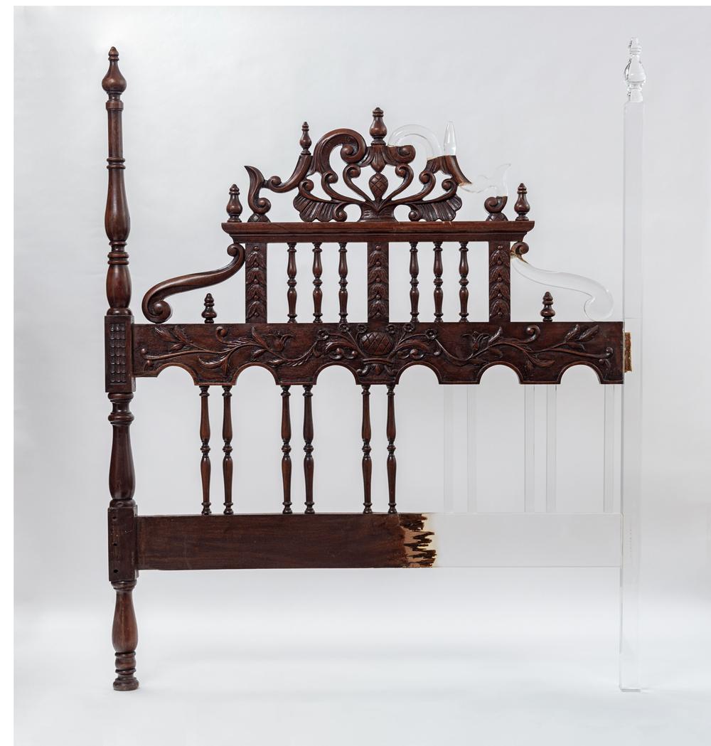 Des réparations de chaises de bois avec un matériau transparent reparations de chaises de bois avec un materiau transparent par Tatiane Freitas 2 reparations-de-chaises-de-bois-avec-un-materiau-transparent-par-Tatiane-Freitas-2