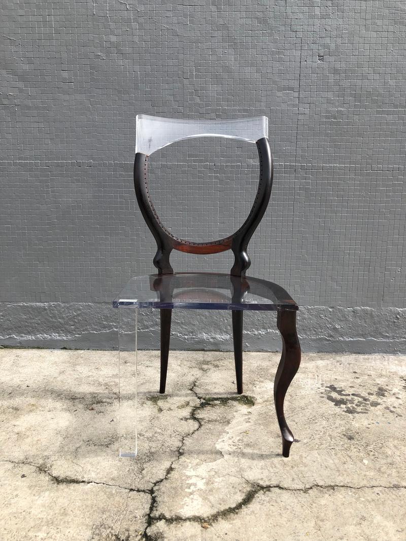 Des réparations de chaises de bois avec un matériau transparent reparations de chaises de bois avec un materiau transparent par Tatiane Freitas 6 reparations-de-chaises-de-bois-avec-un-materiau-transparent-par-Tatiane-Freitas-6