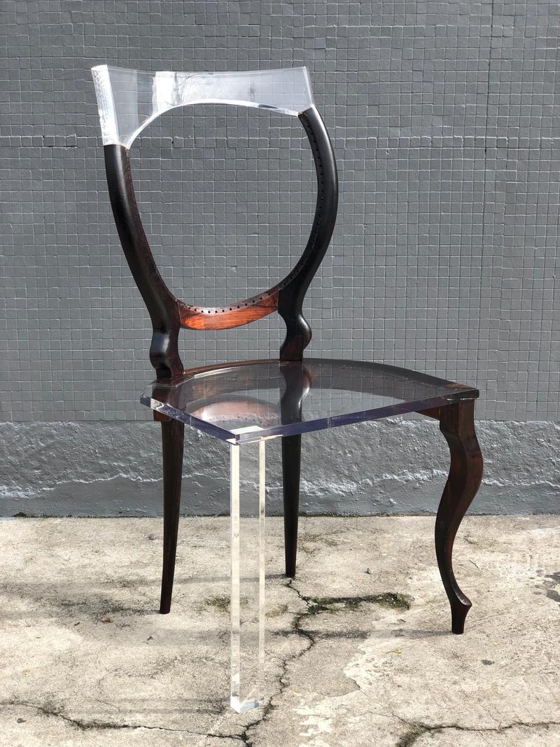 Des réparations de chaises de bois avec un matériau transparent reparations de chaises de bois avec un materiau transparent par Tatiane Freitas 7 reparations-de-chaises-de-bois-avec-un-materiau-transparent-par-Tatiane-Freitas-7
