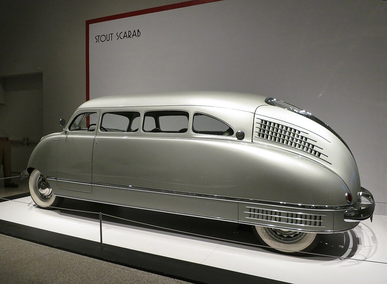Stout Scarab exposé au musée Stout Scarab et sa carrosserie profilée des années 1930