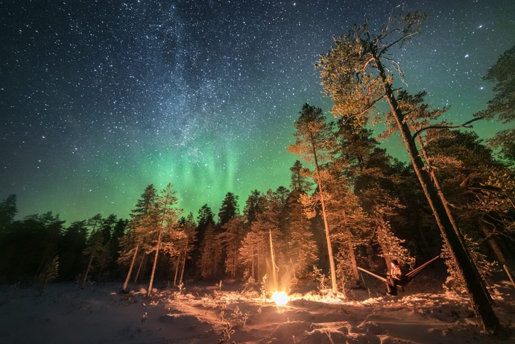 Des photos magiques de l'hiver en Finlande sous les aurores boréales par Tiina Törmänen Des photos magiques de l hiver en Finlande sous les aurores boreales par Tiina Tormanen 12 Des-photos-magiques-de-l-hiver-en-Finlande-sous-les-aurores-boreales-par-Tiina-Tormanen-12