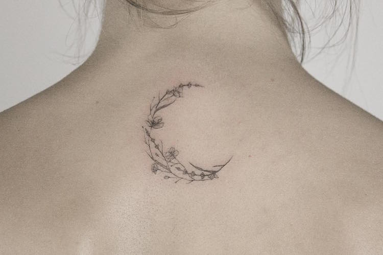 Les délicats tatouages de fleurs et d'animaux minimalistes de Lindsay April delicats tatouages de fleurs et d animaux minimalistes par Lindsay Asselstine 4 delicats tatouages de fleurs et d animaux minimalistes par Lindsay Asselstine 4