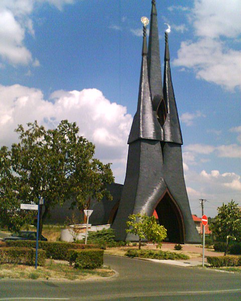 13 immeubles diaboliques, parfaites bases de super villains 13 immeubles diaboliques parfaites bases de super villains 7 eglise paks 13-immeubles-diaboliques-parfaites-bases-de-super-villains-7-eglise-paks