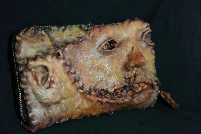 Ed Gein une ligne de vêtements en peaux humaines Ed Gein une ligne de vetements en peaux humaines 9 porte monnaie Ed Gein une ligne de vetements en peaux humaines 9 porte monnaie