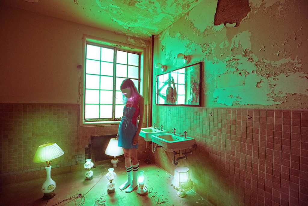 Karen Jerzyk transforme les endroits abandonnés en mondes fantastiques Karen Jerzyk transforme les endroits abandonnes en mondes fantastiques 10 Karen-Jerzyk-transforme-les-endroits-abandonnes-en-mondes-fantastiques-10