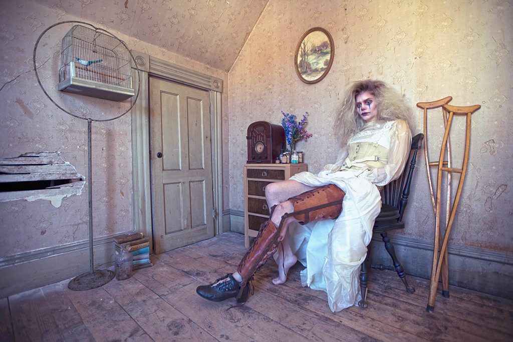 Karen Jerzyk transforme les endroits abandonnés en mondes fantastiques Karen Jerzyk transforme les endroits abandonnes en mondes fantastiques 12 Karen-Jerzyk-transforme-les-endroits-abandonnes-en-mondes-fantastiques-12