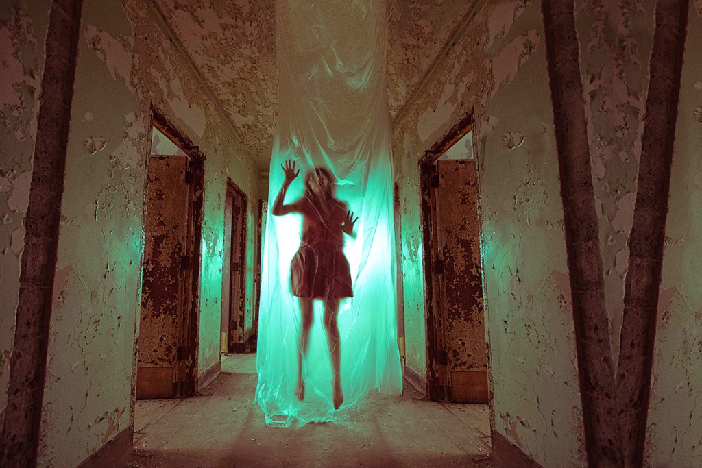 Karen Jerzyk transforme les endroits abandonnés en mondes fantastiques Karen Jerzyk transforme les endroits abandonnes en mondes fantastiques 15 Karen-Jerzyk-transforme-les-endroits-abandonnes-en-mondes-fantastiques-15